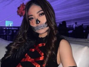 Cantiknya Natasha Wilona saat party Halloween, padahal sudah memakai make up yang bertemakan seram namun tetap saja terlihat cantik.