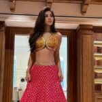 Cekricek.id - Penampilan daripada Adinda Bakrie dipuji sangat hot saat mengenakan pakaian ala India. Yaitu berupa kain saree