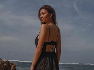 Cekricek.id - Artis cantik Ariel Tatum dipuji senyumannya begitu candu, mempresentasikan khas kecantikan daripada seorang wanita Indonesia