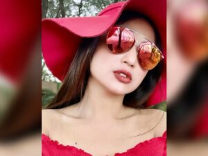 Cekricek.id - Secara tegas, Dewi Perssik umumkan bahwa dirinya melakukan sayembara untuk menemukan haters, hadiah uang 100 juta