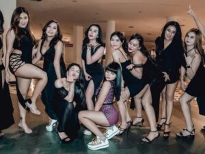 Cekricek.id - Lagi-lagi Dinar Candy dan sejumlah anggota geng seksi miliknya membuat netizen jadi gagal fokus, terlalu cantik dan mempesona