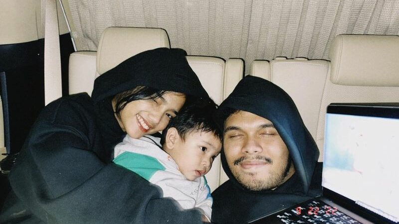 Cekricek.id - Sebagai seorang fotogenik, Fuji tidak pernah gagal dalam merombak penampilan Thariq Halilintar, terlihat makin cakep