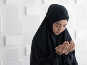 Cekricek.id – Ada 4 cara yang bisa dilakukan oleh seorang muslim untuk dapat menguatkan iman. Agar menjadi sosok manusia bertakwa