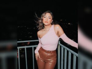 Cekricek.id - Artis sekaligus penyanyi cantik Marion Jola dipuji berkat OOTD-nya yang terlalu kece. Cocok banget buat jalan-jalan