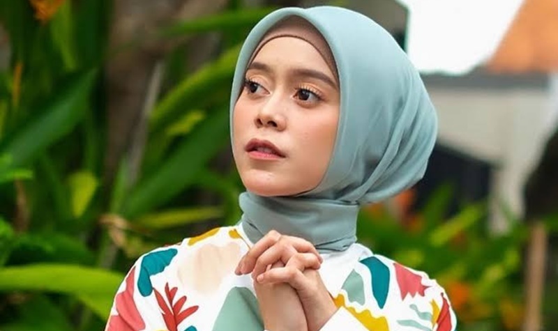 Sikap Lesty Kejora usai menjadi korban kekerasan dalam rumah tangga jadi sorotan warganet, sikapnya dinilai lebih pendiam dan kalem.