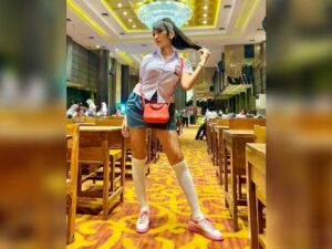 Cekricek.id - Artis sekaligus selebgram Lucinta Luna mendapat banyak pujian dari netizen. Terutama kenakan seragam SMA, bodinya dipuji meletup