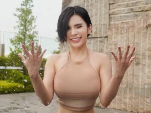 Cekricek.id - Sebagai seorang wanita Maria Vania rupanya juga memperhatikan materi sebelum memutuskan untuk menerima seorang pria