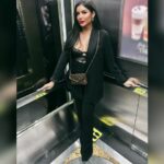 Cekricek.id - Kali ini netizen benar-benar dibuat salah fokus dan membentuk bayangan yang ditampilkan dalam foto cantik Millen Cyrus.