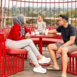 Cekricek.id - Artis sekaligus penyanyi cantik Nathalie Holscher kini makin berani memperlihatkan kemesraannya dengan cinta pertamanya