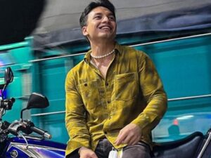 Jefri Nichol memamrekan sebuah tatto bertulisan Arab di tangannya yang langsung tuai sorotan warganet dengan mempertanyakan maksud tato itu.