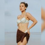 Cekricek.id - Nora Alexandra membuat netizen heboh lantaran kembali mengenakan pakaian kekurangan bahan berupa swimsuit, intip potretnya