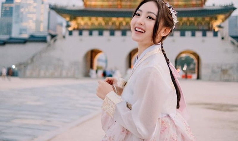 Natasha Wilona Pakai Hanbok di Korea Selatan, Pesonanya Seperti Orang Korea Asli