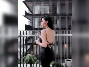 Cekricek.id - Rachel Vennya kembali memamerkan aksi tak biasa ketika pamer punggung mulus, dipuji mirip jalan tol tanpa hambatan