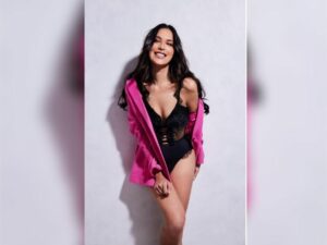 Cekricek.id - Artis Sophia Latjuba kembali memamerkan potretnya dengan menggunakan pakaian terbuka, penampilannya makin percaya diri
