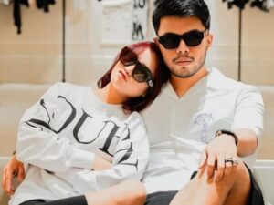 Kemesraan pasangan Fuji dan Thariq semakin hari dinilai semakin dekat sehinggga banyak warganet yang meminta untuk segera menikah.