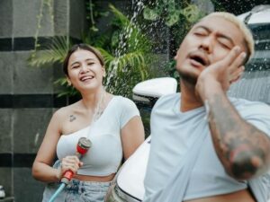 Cekricek.id - Rupanya Kartika atau Tika yang merupakan istri dari komika Uus merasa minder menjadi pasangan suaminya karena masa lalunya