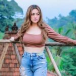 Celine Evangelista membagikan potret bahagianya yang tampak sedang pergi berlibur yang memiliki tempat yang sama dengan Stevan Pasaribu.