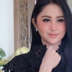 Dewi Perssik berhasil menjebloskan pelaku yang menfitnahnya, pelaku kini hanya bisa menyesali perbuatannya dan menerima akibatnya, Rabu (02/11/2022).