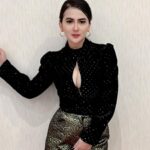 Diana Dee Starlight hebohkan jagat maya dengan unggahan fotonya yang memperlihatkan bagian belahan dadanya yang terbuka.