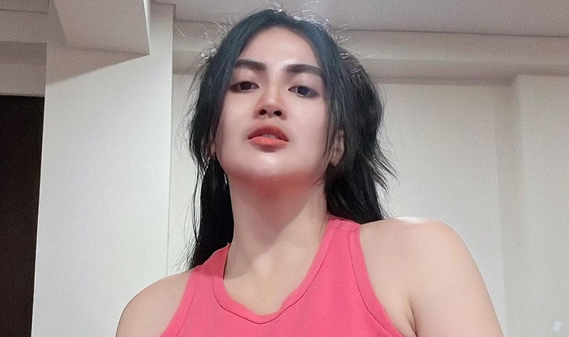 Selebgram seksi Dianna Dee Star Light hebohkan jagat maya dengan unggahan seksinya yang memperlihatkan ukuran dadanya yang besar.