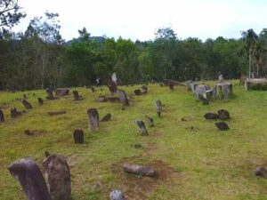 Menelusuri Peradaban Awal di Kepulauan Indonesia: Sebelum Mengenal Tulisan, Menhir Mahek