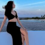 Kirana Larasati kerap mengunggah foto baru di laman Instagram pribadinya yang memperlihatkan auratnya hingga menggoda followersnya.