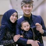Lesty Kejora menghadiri acara pernikahan sahabatnya bersama dengan Rizky Billar dan anaknya, postur tubuhnya yang rampingi jadi sorotan.