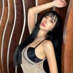 Lucinta Luna mengunggah foto di laman Instagram pribadinya memakai baju transparan dan juga bolong-bolong yang membuat warganet terpana.