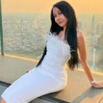 Lucinta Luna tampak cantik dengan dress putih mam anggunnya, ia pun dipanggil om-om cantik lewat unggahan akun Instagram pribadinya.