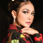 Luna Maya belum lama ini hebohkan jagat maya dengan unggahan potert cantiknya di akun Instagram pribadinya yang langsung tuai pujian.