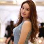 Natasha Wilona belum lama ini berhasil bikin pangling publik dengan penampilannya saat pergi unniversary pasangan Ria Ricis dan Teuku Ryan.