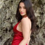 Nora Alexandra hebohkan jagat maya dengan unggahan foto seksinya yang memperlihatkan pahanya namun dinilai seprti para cowok.