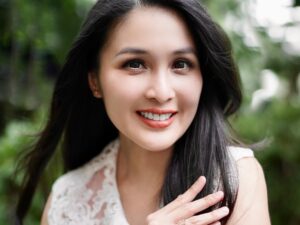 Pesona Sandra Dewi tampaknya semakin tua malam semakin cantik, ia pun disebut sebagai seorang princess yang ada di dunia nyata.