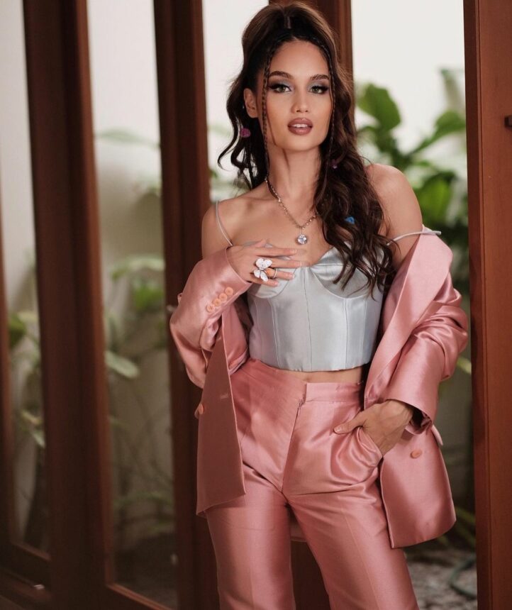 Cinta Laura Berjambul, Intip Pesonanya yang Bikin Cowok Klepek-klepek