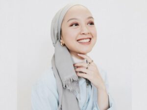 Cekricek.id - Influencer Gita Savitri akhir-akhir ini banyak menuai kontroversi. Setelah pendapatnya soal feminisme dan pembelaan hak LGBT, yang terbaru dia membalas komentar netizen dengan hinaan yang menohok.