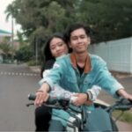 Cekricek.id - Tiktoker Alif Cepmek kini sudah melebarkan sayapnya ke bidang musik. Sebagai kreator TikTok yang terkenal berkat slogan "kamu nanya", anak muda yang selalu terlihat memakai jaket Dilan itu rupanya sudah merilis single perdana.