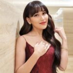 Cekricek.id - Ayu Ting Ting tampaknya sangat menyukai dandanan ala-ala cewek Korea. Juri acara musik dangdut itu bahkan kerap memamerkan dandanan Korea di setiap penampilan panggung. Seperti yang terpantau dalam unggahan terbaru di laman media sosialnya.