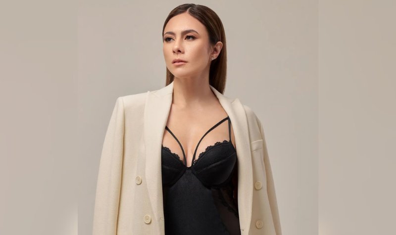 Menolak Tua, Wulan Guritno Tampil Seksi dengan Baju Belahan Dada Bikin Terpesona