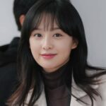 Cekricek.id - Aktris cantik Kim Ji Won sudah banyak membintangi sejumlah drama Korea ternama. Perannya yang paling diingat oleh penggemar sampai sekarang adalah pada drakor fenomenal "Descendants of the Sun" sebagai tentara wanita.