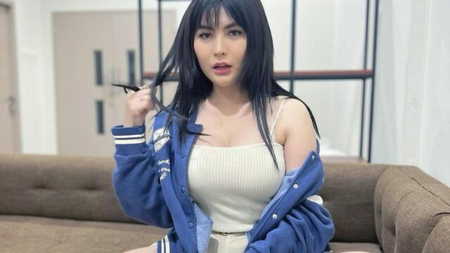 Cekricek.id - Netizen merasa jika Angela Lee pantas menjadi sosok Barbie Jowo. Dengan begitu sempurna, kok bisa disia-siakan pria?