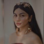 Cekricek.id - Ariel Tatum mendapatkan banyak decak kagum dari berbagai netizen. Terutama saat kenakan songket dari Bali, yuk intip pesonanya