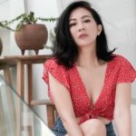 Cekricek.id - Netizen memiliki satu permintaan besar kepada Atien Simon yaitu untuk selalu tampil seksi, karena terlalu menggoda