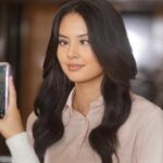 Cekricek.id - Penampilan daripada Aurelie Moeremans justru dipuji tetap cantik maksimal ketika memamerkan pose mata juling.