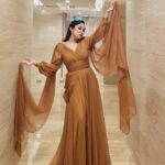Cekricek.id - Tidak biasanya Ayu Ting Ting justru dipuji tampak seperti dewa Yunani oleh netizen ketika mengenakan sebuah gaun coklat