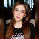 Cekricek.id - Kali ini artis cantik Celine Evangelista dipuji memiliki kecantikan yang begitu hakiki, netizen ingin menyimpannya di kulkas agar awet