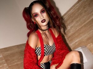 Cekricek.id - Pesona Cinta Laura dengan berdandan ala Joker memang tiada lawan. Yuk intip sejumlah potret cantiknya berikut ini