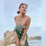 Cekricek.id - Penampilan seksi daripada Awkarin rupanya membuat banyak dari netizen jadi melongo. Pose dan penampilannya sangat seksi
