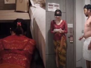 Publik gemparkan video berdurasi 16 menit seorang wanita pelayan hotel yang memakai kebaya berwarna merah mengantar asbak ke tamu hotel.