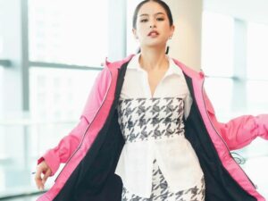 Cekricke.id - Lagi-lagi pose daripada Maudy Ayunda dipuji terlalu perfect oleh netizen serta disebut mirip dengan idol Korea, saking cantiknya