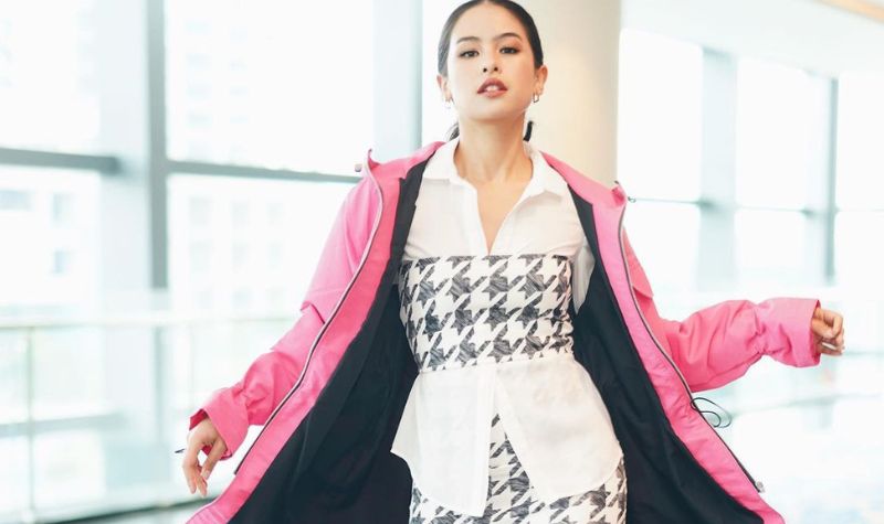Meski Sudah Terkenal dan Karirnya Bagus, 5 Artis Cantik Ini Tetap Utamakan Pendidikan 6 Cekricke.id - Lagi-lagi pose daripada Maudy Ayunda dipuji terlalu perfect oleh netizen serta disebut mirip dengan idol Korea, saking cantiknya